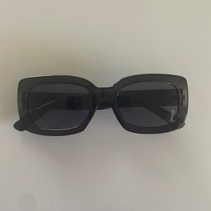 Black sunnies